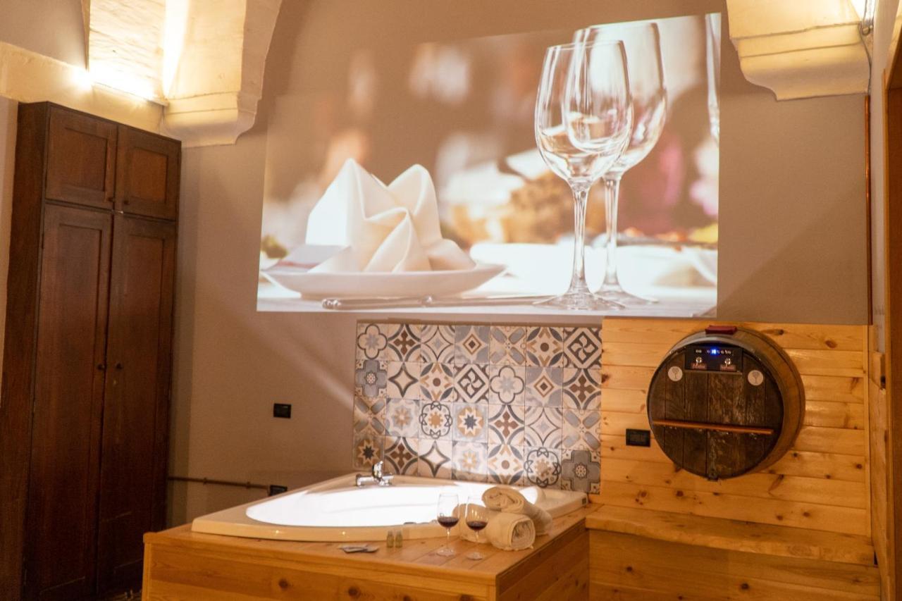Wineexperience- Wine&Jacuzzi Suite เลชเช ภายนอก รูปภาพ