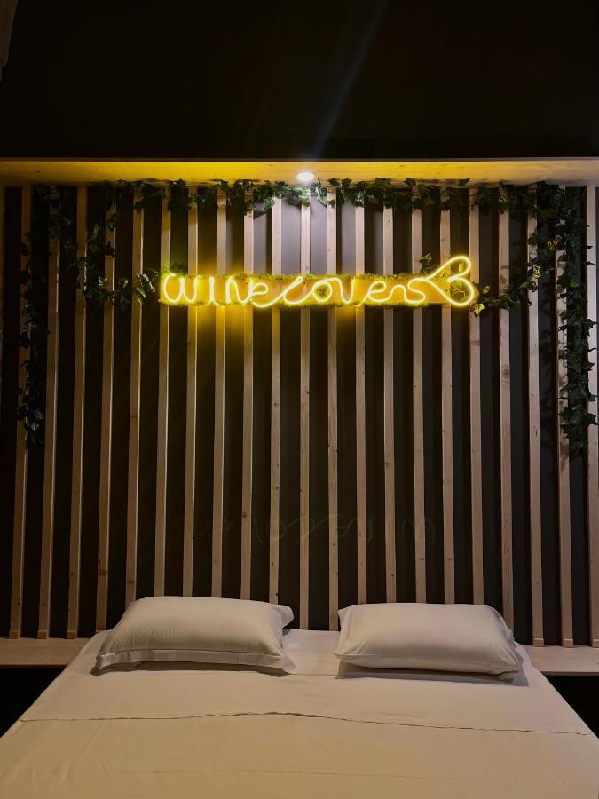 Wineexperience- Wine&Jacuzzi Suite เลชเช ภายนอก รูปภาพ