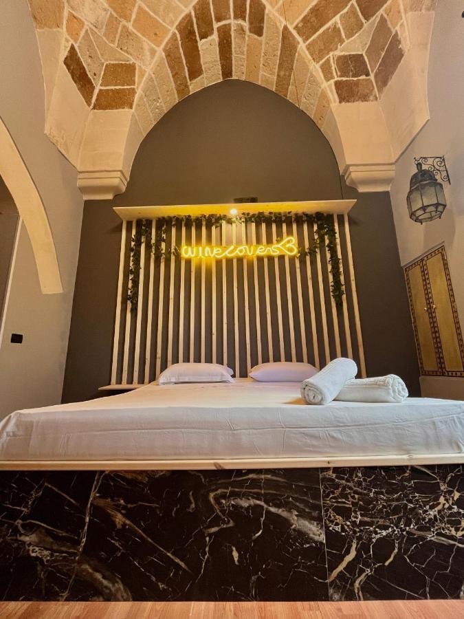 Wineexperience- Wine&Jacuzzi Suite เลชเช ภายนอก รูปภาพ